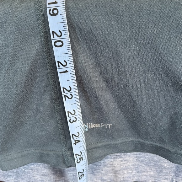 Women’s Nike Fit Size M Tee - Picture 5 of 6